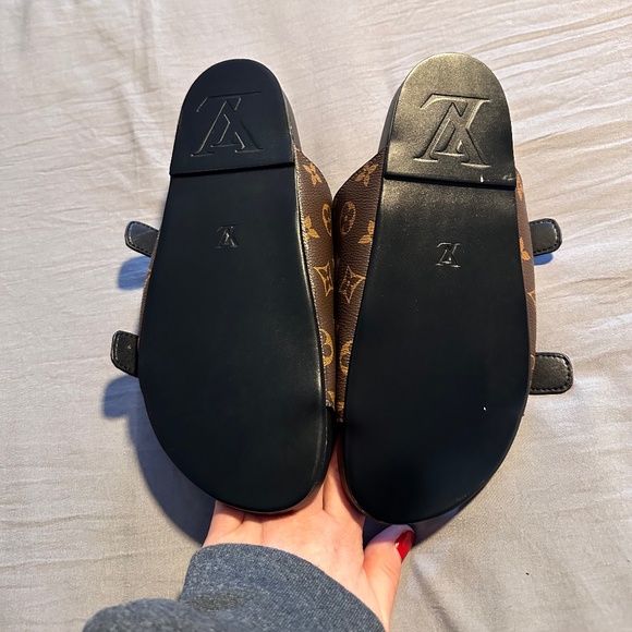 Shoes - Brand new slides 6.5